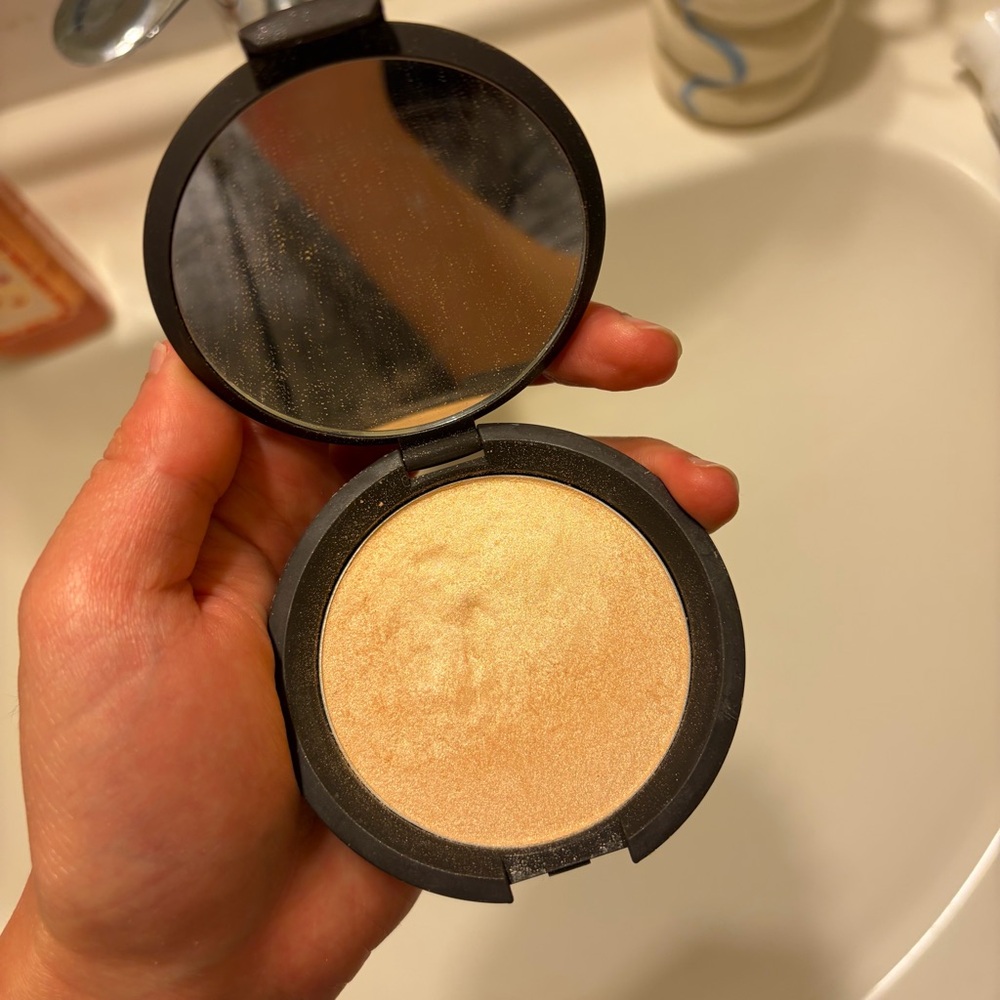 Becca Highlighter in Moonstone